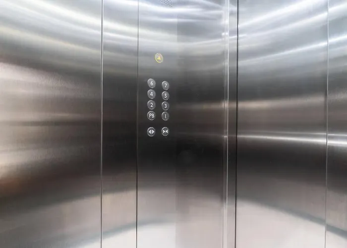 P501 2bdrm 2bath Ac Rooftop Apartment