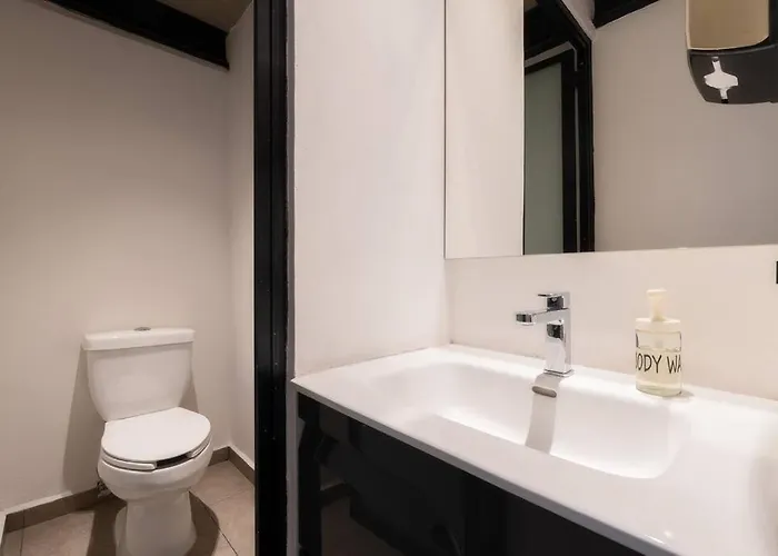 P501 2bdrm 2bath Ac Rooftop Apartment
