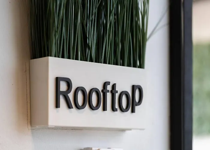 P501 2bdrm 2bath Ac Rooftop Apartment *